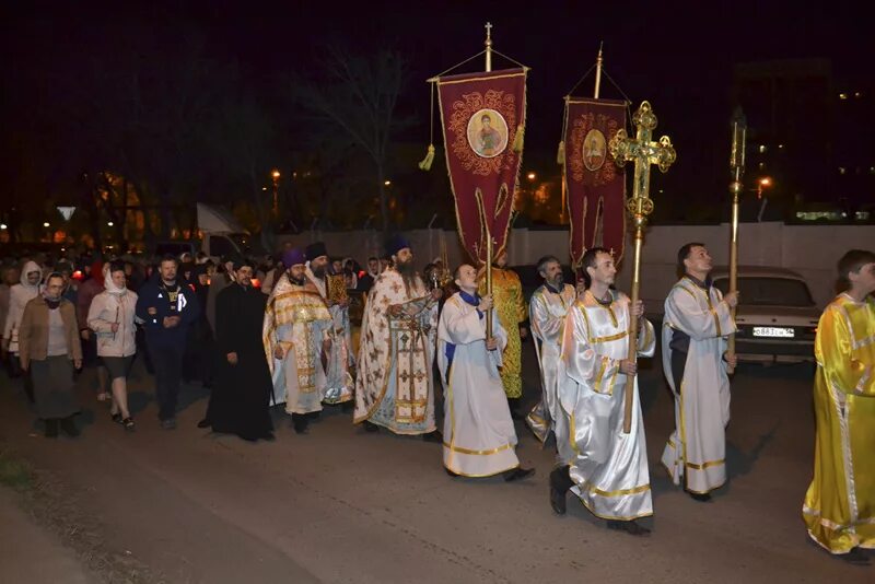 Паломнический ход в кирове. Крестный ход в церкви. Ермишь церковь матушка крестный ход. Великорецкий крестный ход 2022. Питер невский проспект крестный ход 2020 год.