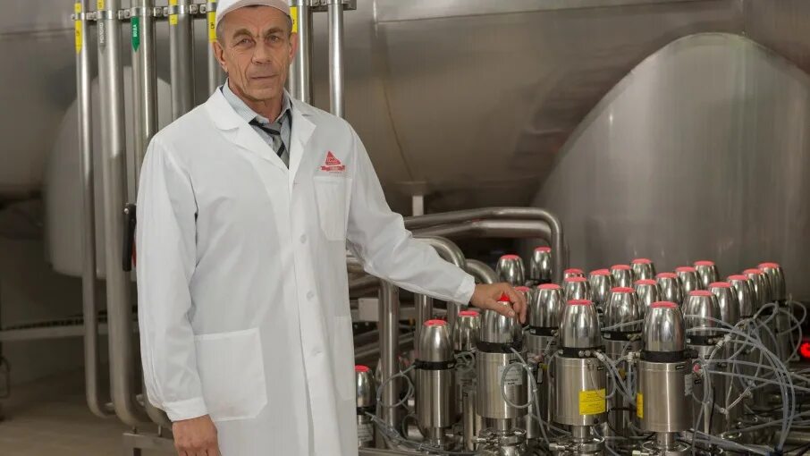 Ооо юговской комбинат молочных продуктов. Директор юговского молочного комбината генеральный. Поздеев юговской комбинат. Юговской комбинат вакансии. Молокозавод архангельск.