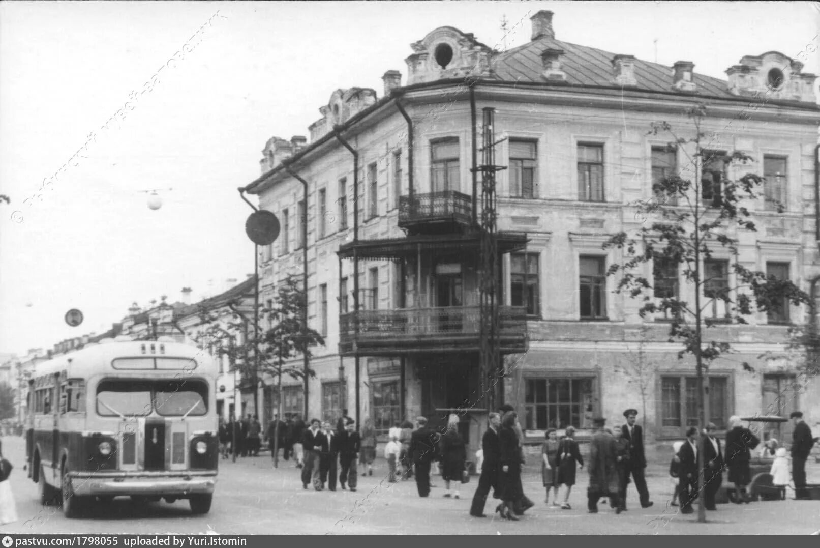 Революции 50 рыбинск. Крестовая 50 Рыбинск. Ул. крестовая 50 Рыбинск. Рыбинск 1965. Улица крестовая дом 50 город Рыбинск.