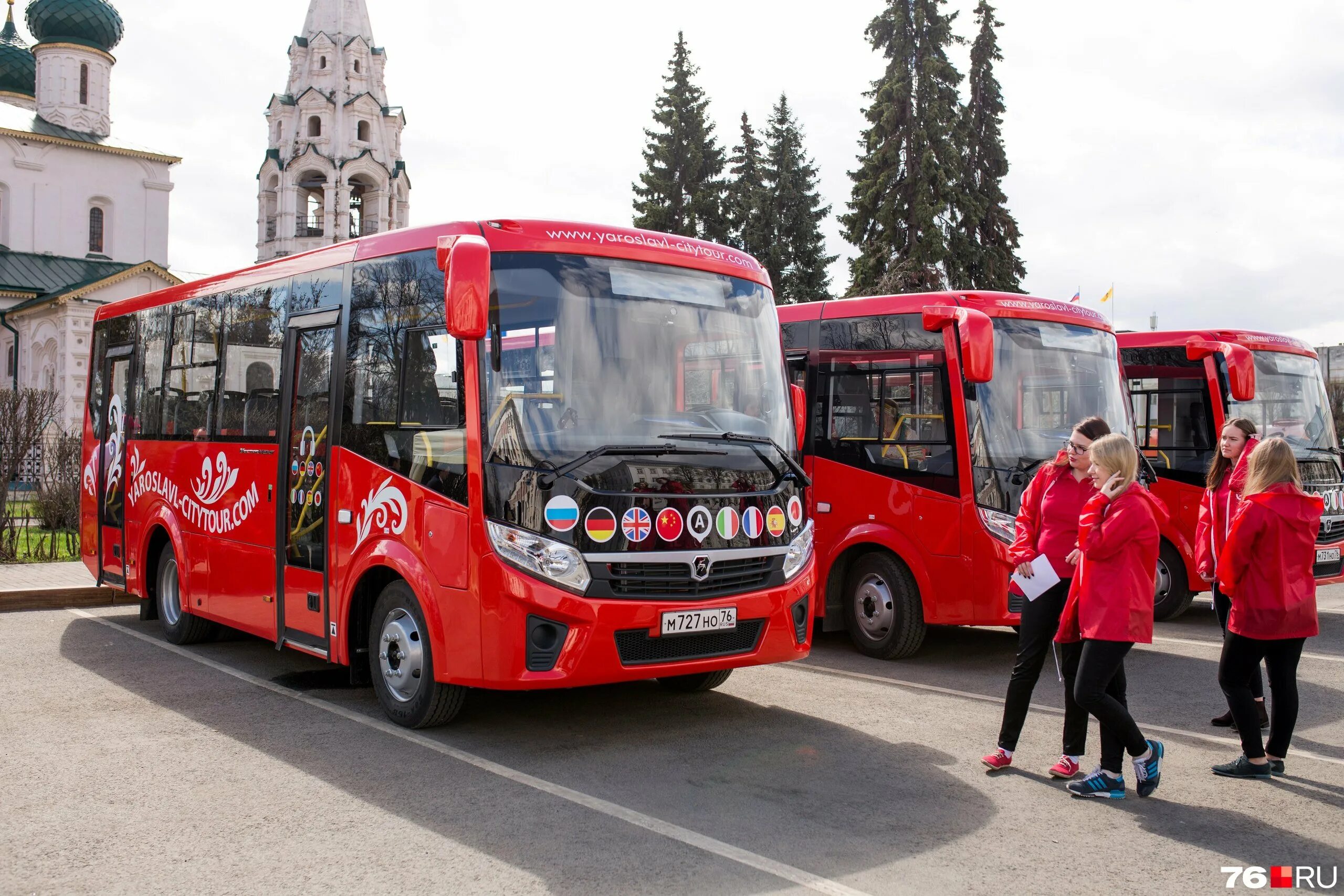 Золотое кольцо россии туры на автобусе. Автобусный тур. Туристический автобус. Красный автобус. Автобусная экскурсия золотое кольцо.