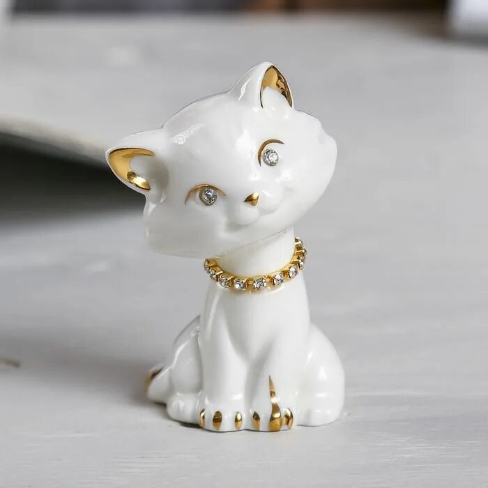 Керамическая кошка купить. Фарфоровая кошечка. Фарфоровые фигурки кошек. Статуэтки фарфоровые кошечки. Статуэтка кошки белая.