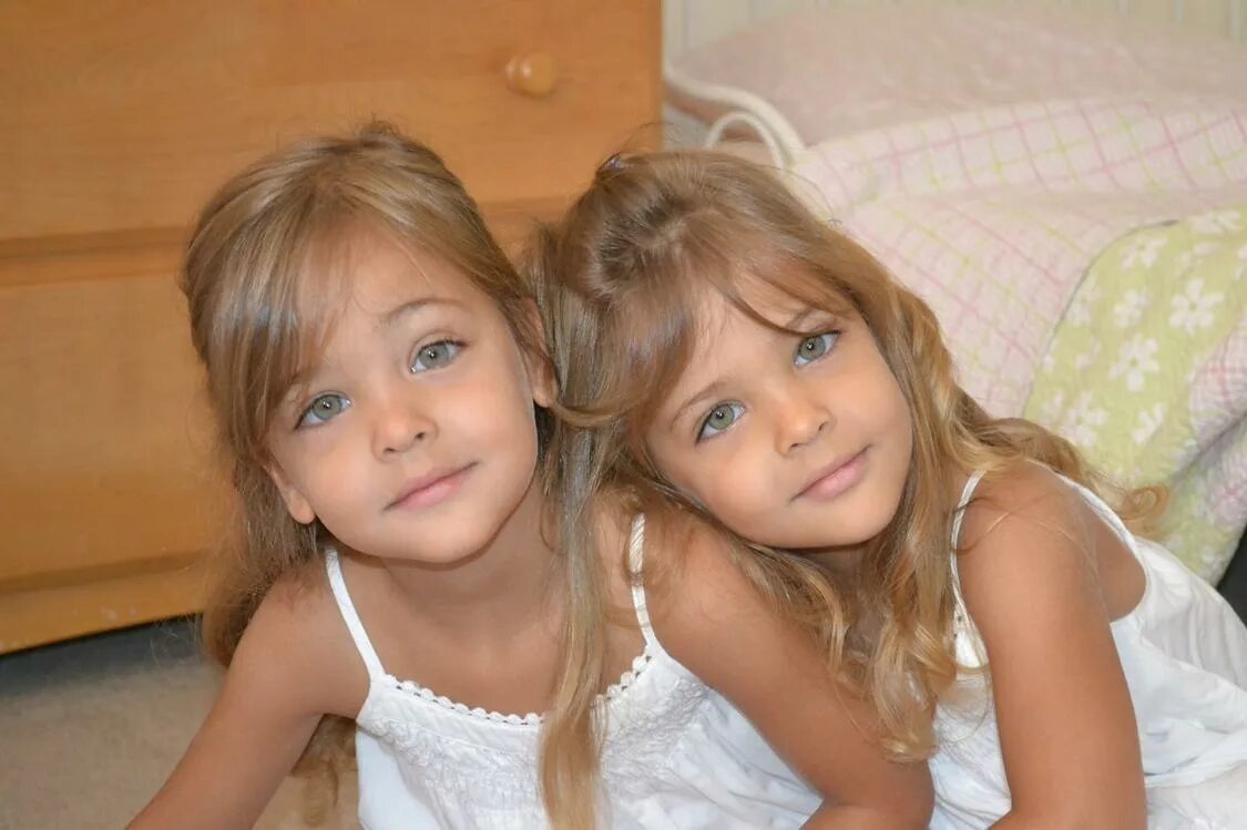 Лиа Клементс. Сестры Клеменс. Красивые девочки Близнецы. Самые красивые близняшки дети.