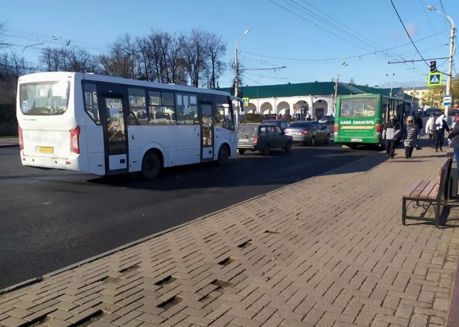 Остановочный комплекс. Новые автобусы в костроме. 57 автобус кострома. Конечная автобуса. 13 автобус кострома остановки.