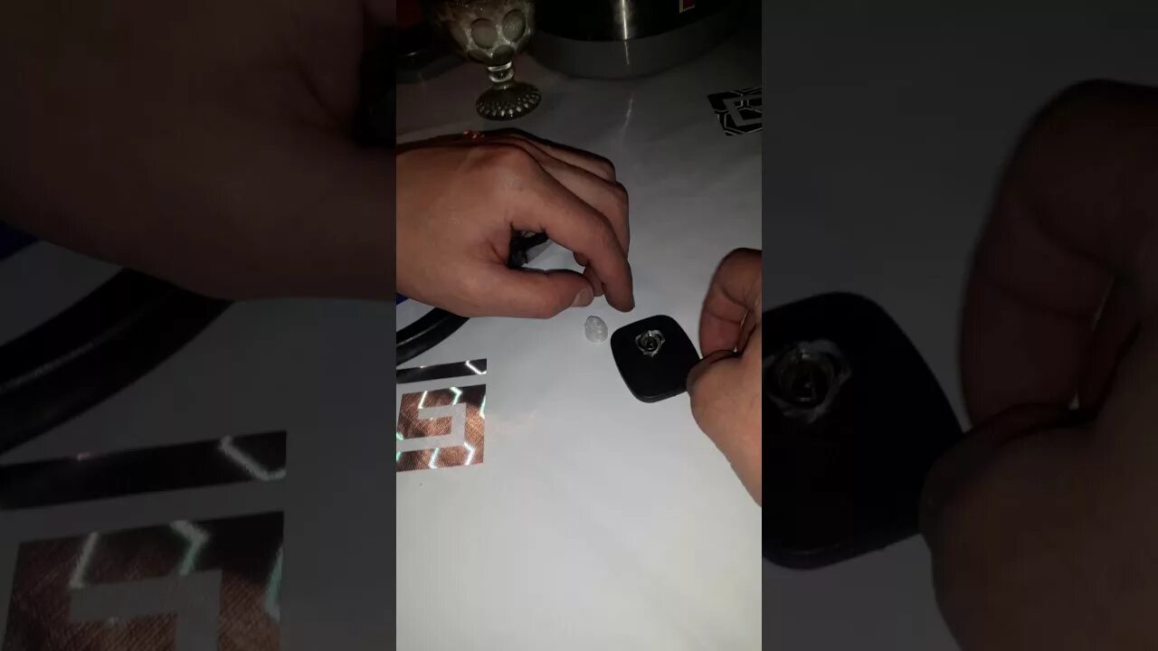 Как снять с одежды магнитную бирку