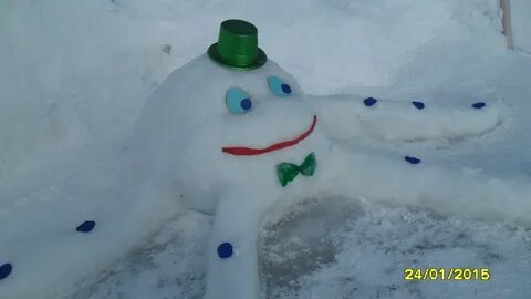 Осьминог из снега в детском