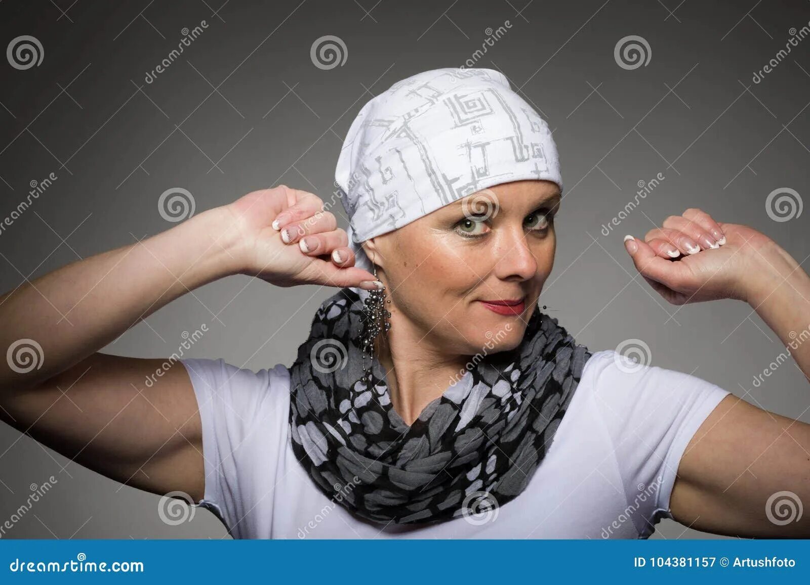 Косынка после химиотерапии. Косынка для раковых больных. онкобольная в платке. макияж для онкобольных женщин в платке. фото онкобольной в платочке.