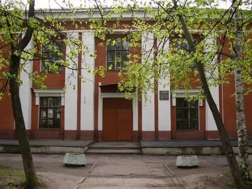7 школа гатчина. Мбоу "гатчинская средняя общеобразовательная школа №7". Школа 2 гатчина учителя. Гатчинская сош 7. 4 школа гатчина.