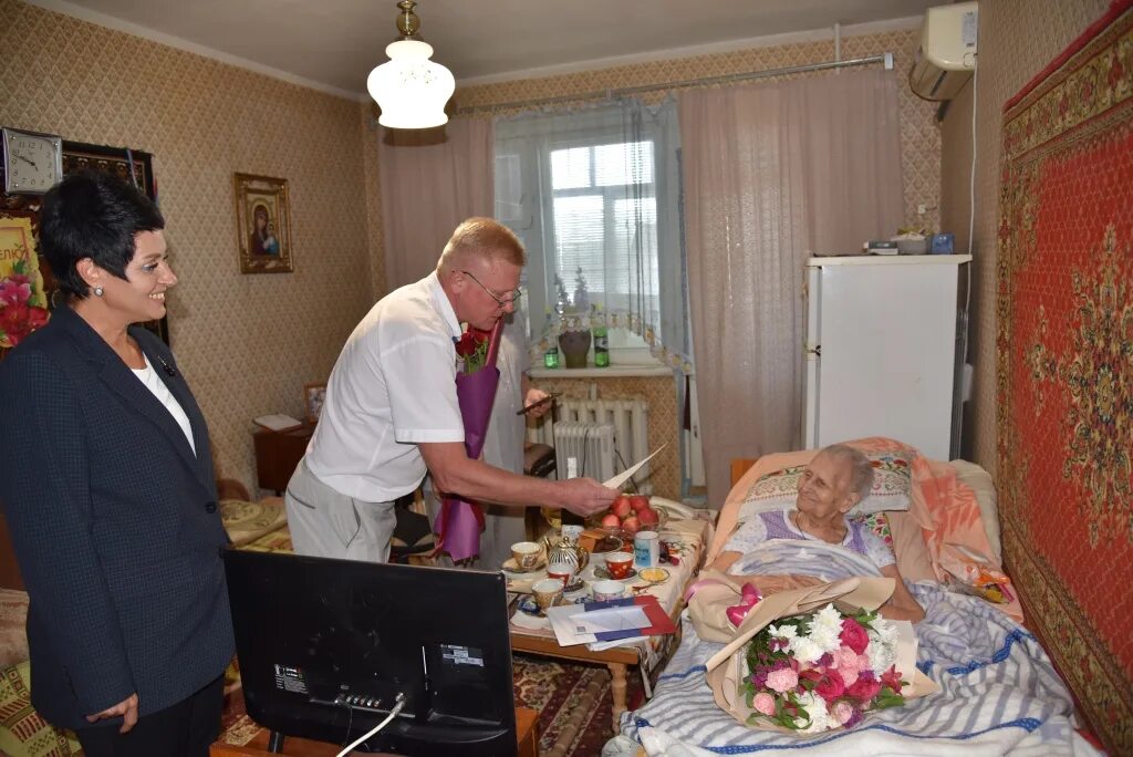 Автобус топки кемерово. Сегодня 102. Самое высокое здание в волгограде. Волгоград 102. Сегодня 102.