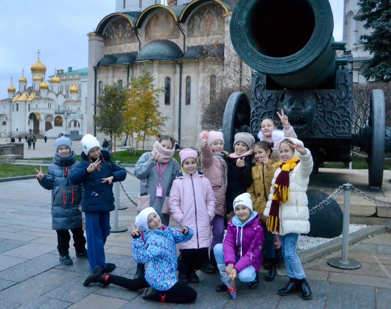 Ансамбль Родничок Ржев. Ансамбль Московского Кремля. Детский ансамбль на сцене Кремля.