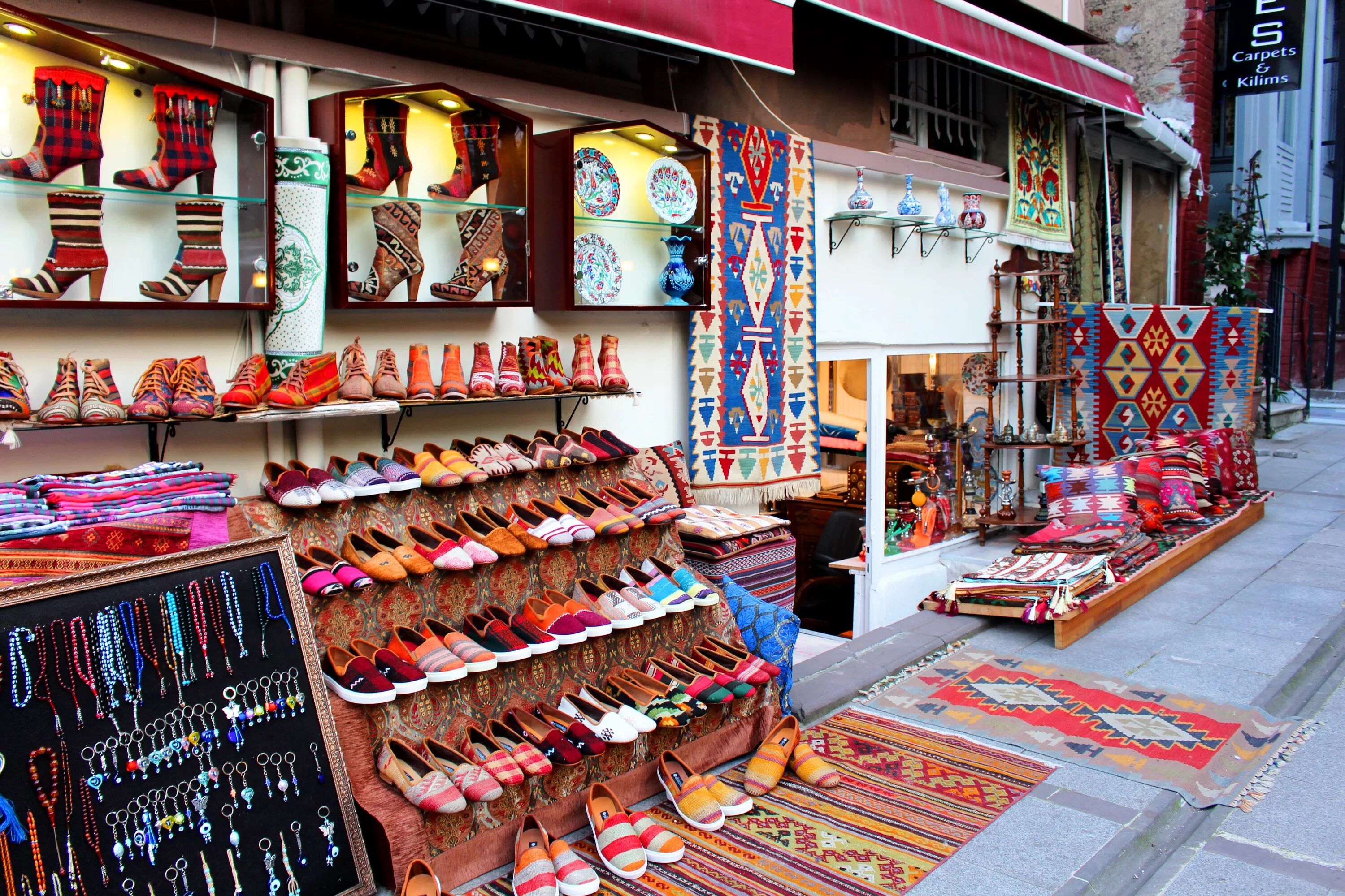 Turkey shop. Сувенирная Лавка в Стамбуле. Сувенирная Лавка в Европе. Стамбул магазины. Турецкие магазины.