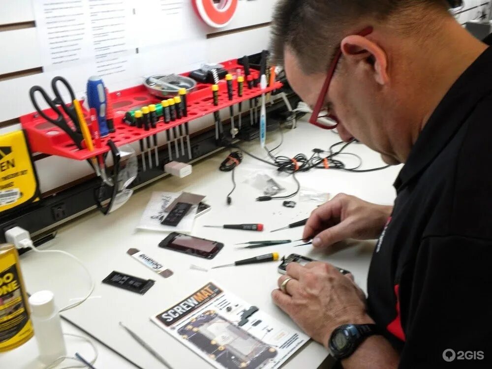 Телефоны в новосибирске. Кирова 286/1. Ремонт дороги. Сервисный центр строительных товаров. Баннер жилой комплекс.