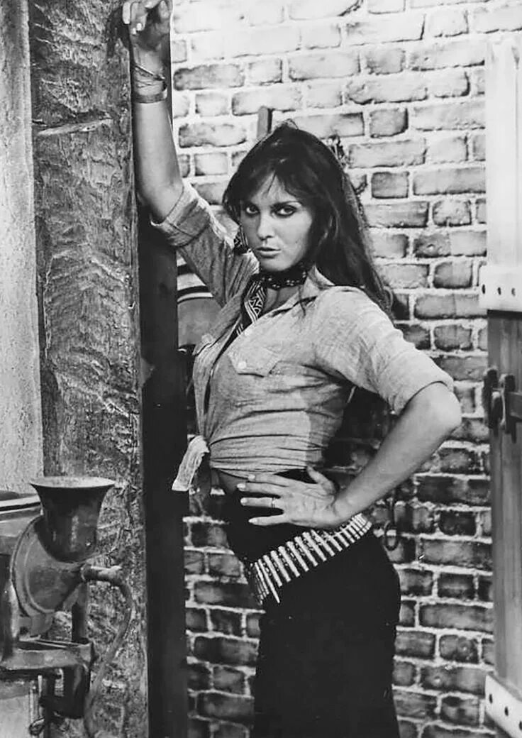 Кэролайн манро. Актриса caroline munro. кэролайн манро в молодости. caroline munro в молодости.