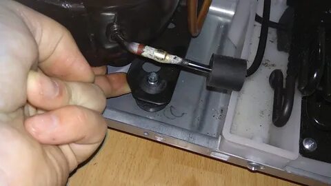 Почему трещит холодильник