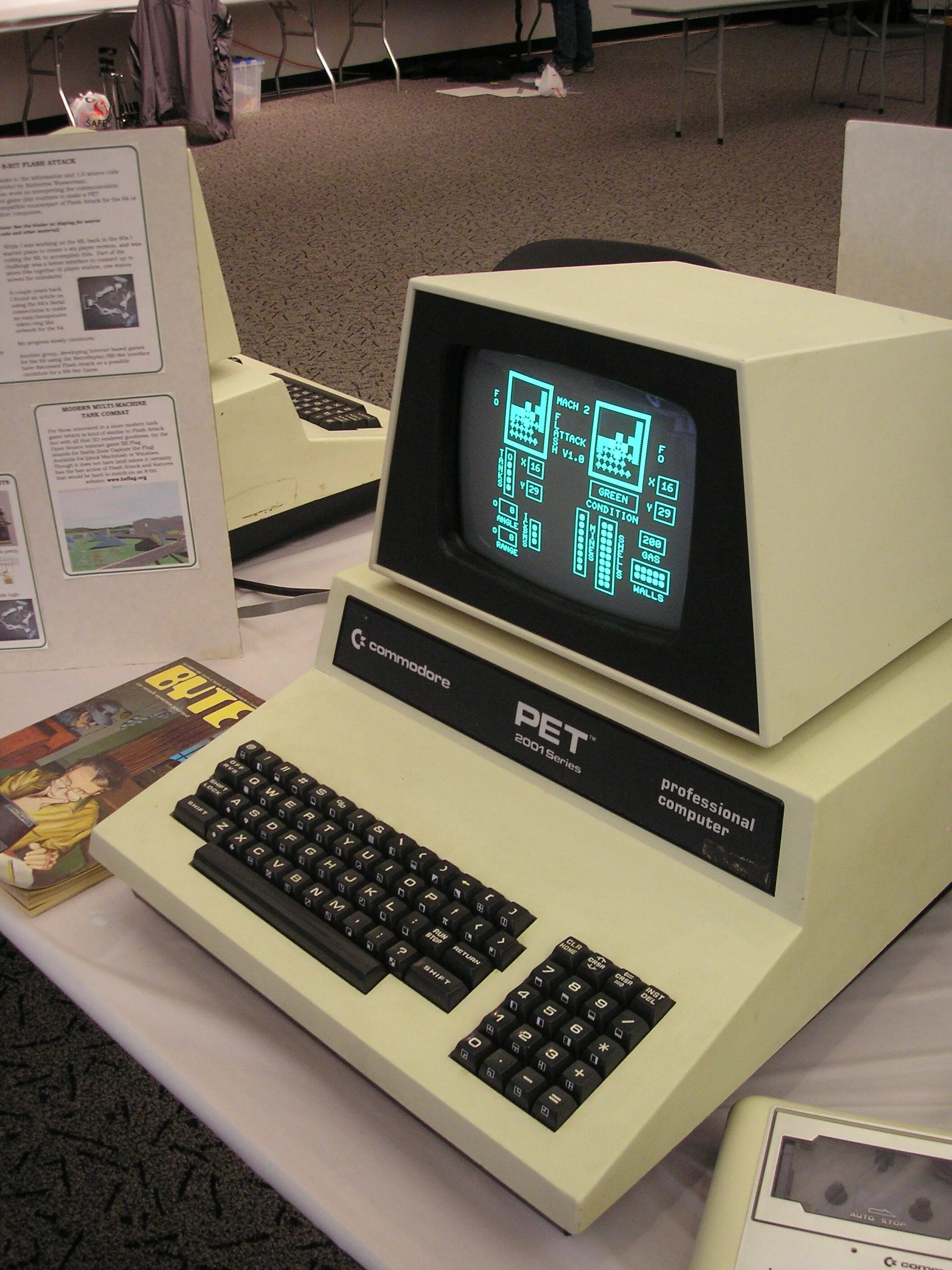 Компьютер pet. Commodore Pet 700. Старый компьютер. Старые компьютеры Apple. Настоящий компьютер.