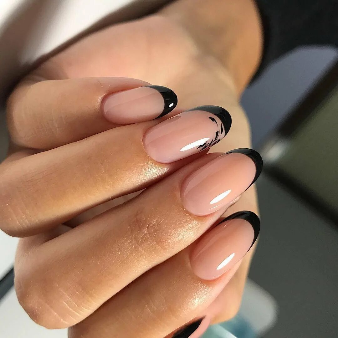 Черный френч 2022. Красивый черный маникюр. Французский маникюр черный. Матовый френч 2020. Ногти френч черным цветом.