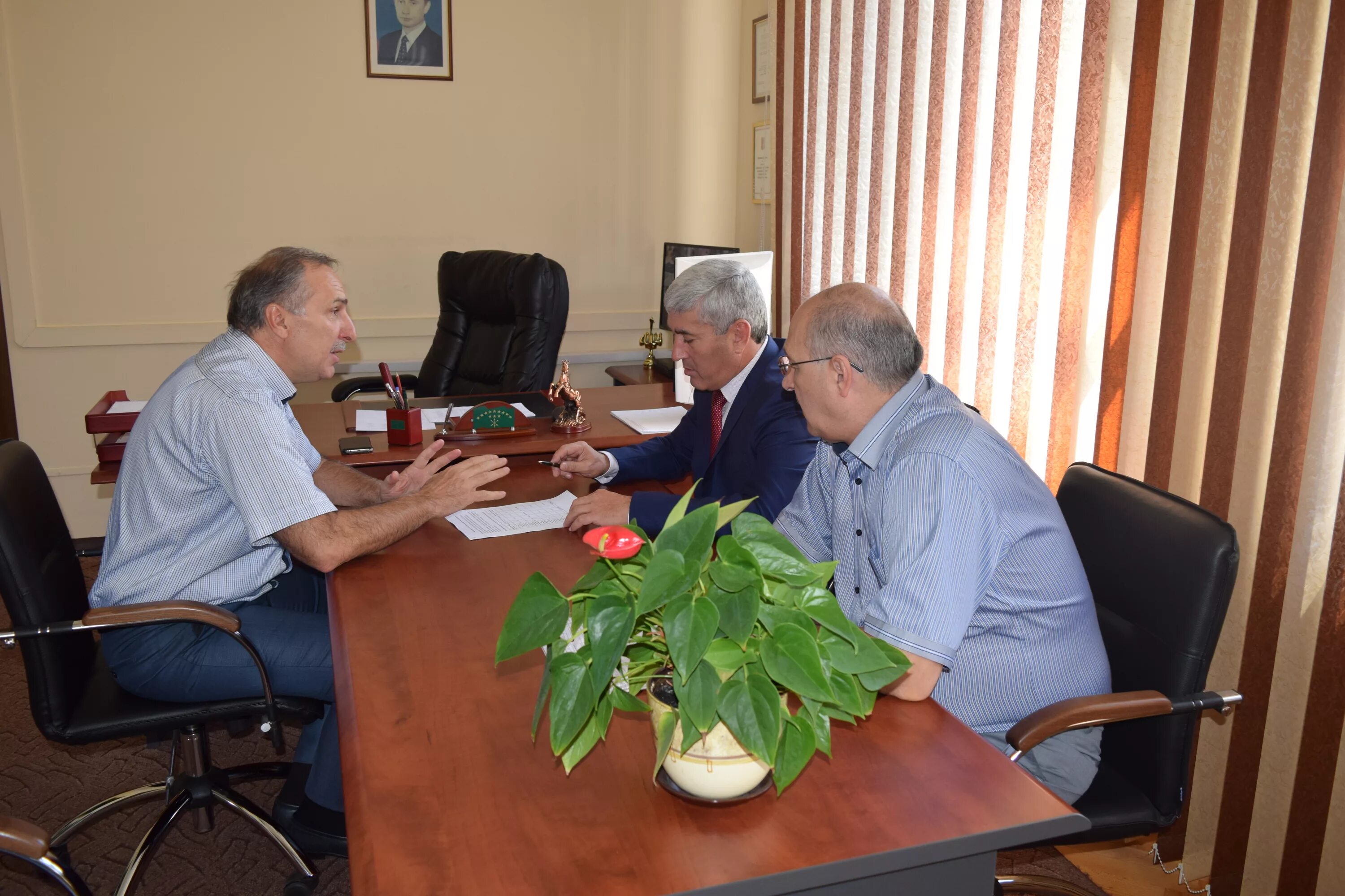 Эммы владимировны минченок. Алибердов нальбий рамазанович экоцентр. Самоквитов майкоп ортопед. 7 школа майкоп. Директор майкоп.