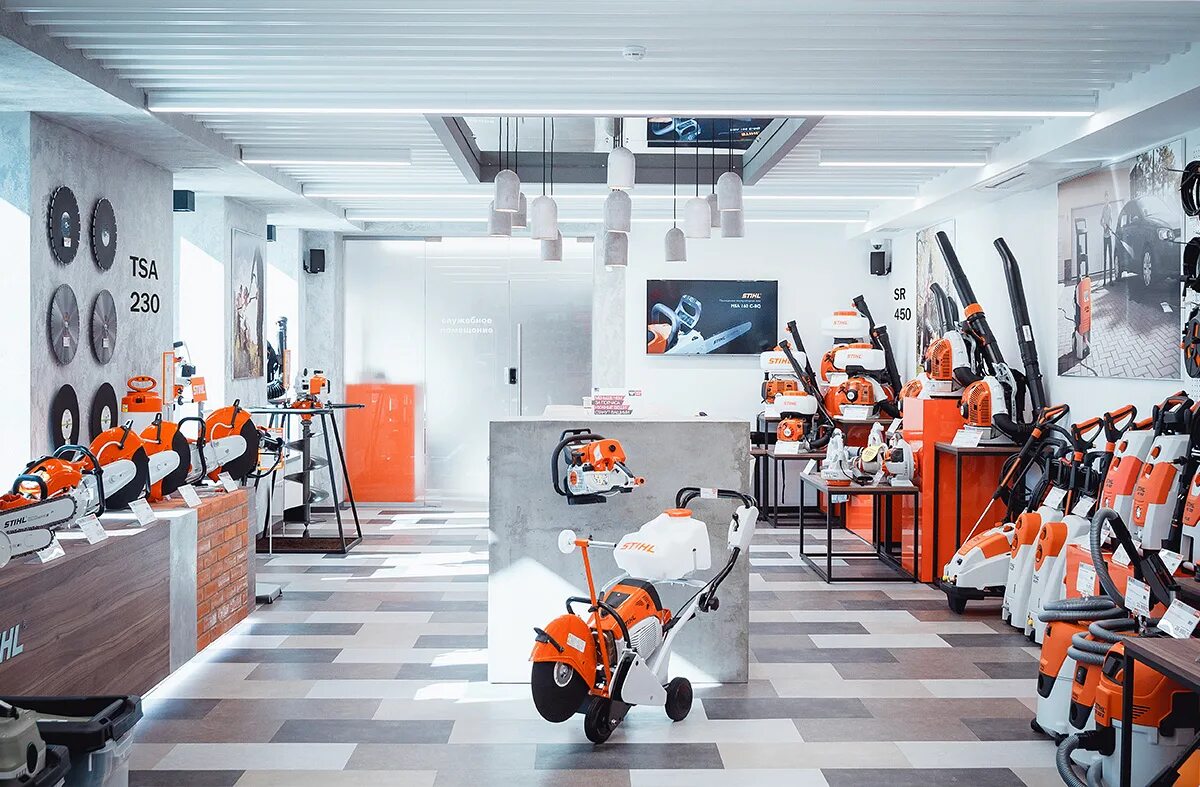 Штиль вологда. Садовая техника Stihl. Витрина Stihl. Магазин Stihl. Stihl офис в Германии.