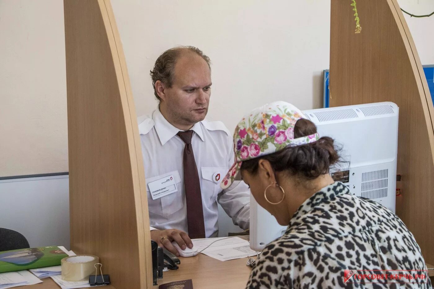 график работы мфц керчи. мфц женщина на консультации. график работы мфц керчи. мфц мои документы керчь. мфц-ново-.