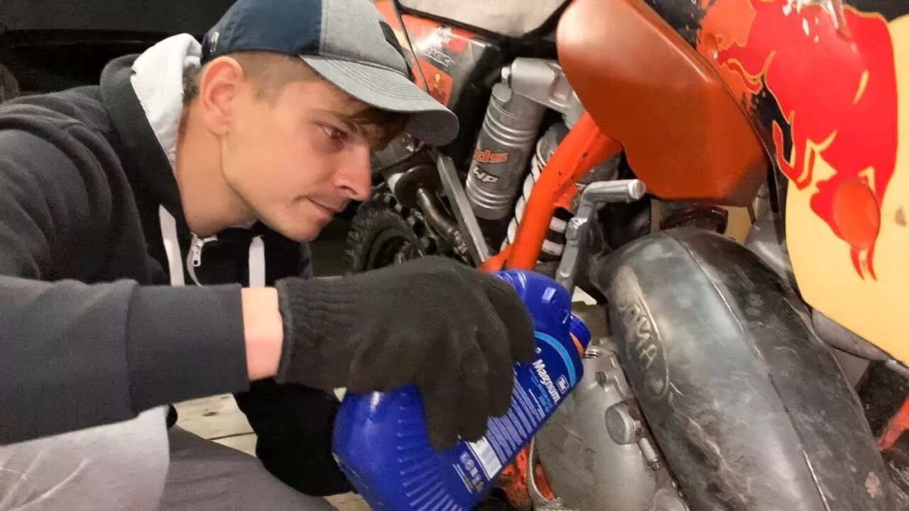 Замена масло ктм. Масло ktm. уровень масла ктм 300. как поменять масло на питбайке. замена масла 2т ктм.
