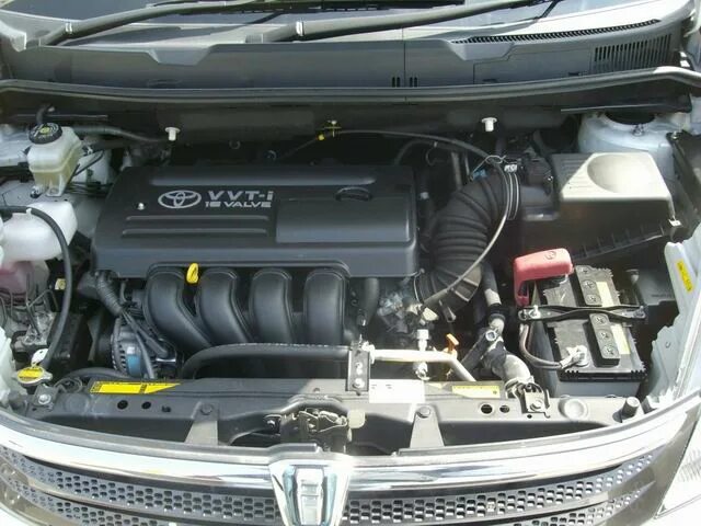 Toyota isis двигатель. Заглушка номера двигателя тойота исис. 8 тойота различия вальве матик 133. 8. Тойота исис моторный отсек 2zz fae.