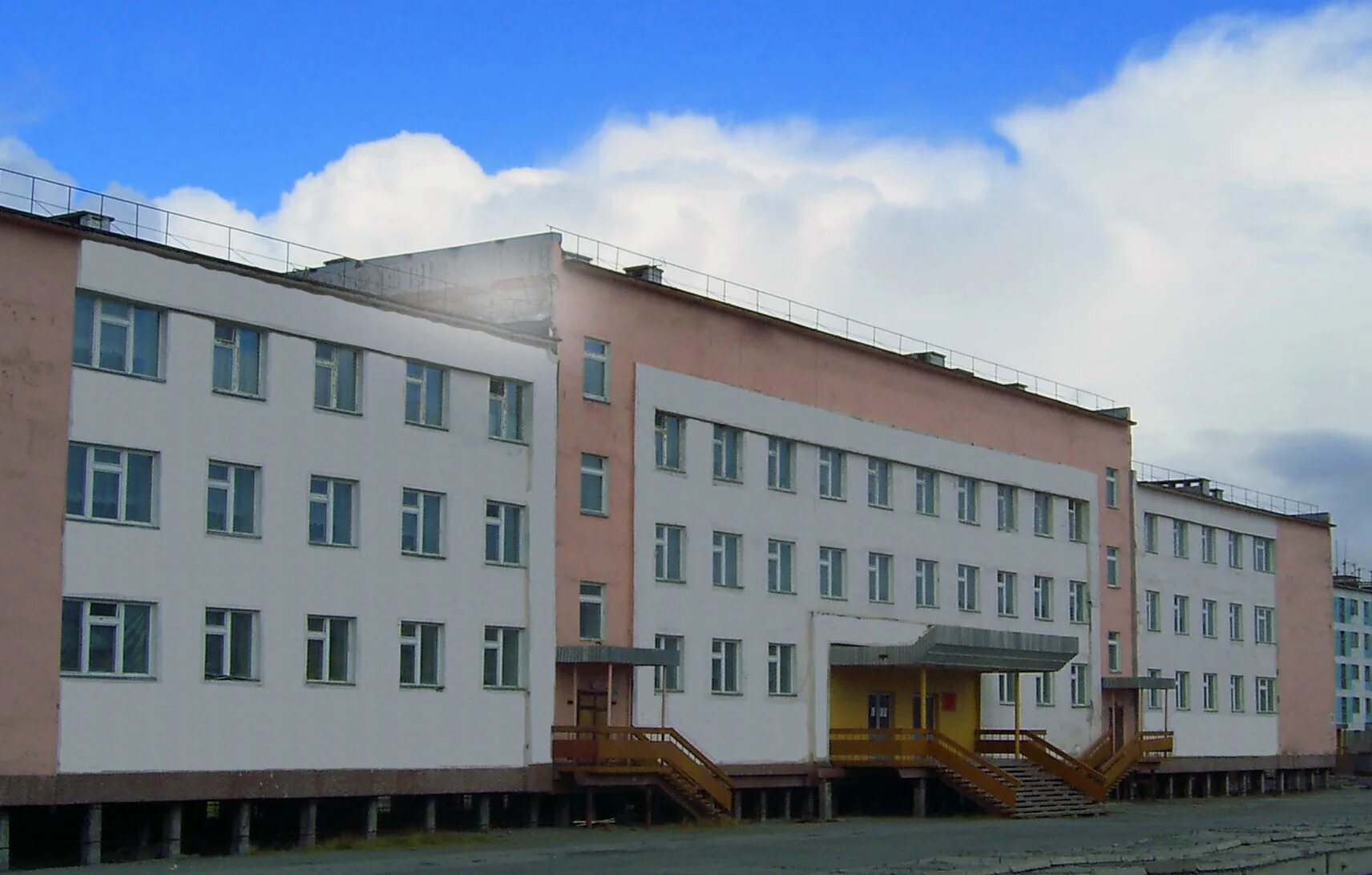 мобу сош 17 якутск. якутия айти. самая большая школа в якутске. образование в якутии. солигорск гимназия 2.