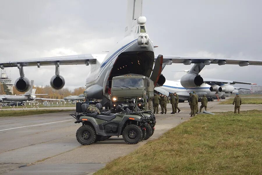Способы передвижения войск. Ил-76 военно-транспортный самолёт погрузка. Ан 124 десантирование. Способы передвижения войск. Ил-76 военно-транспортный самолёт погрузка.