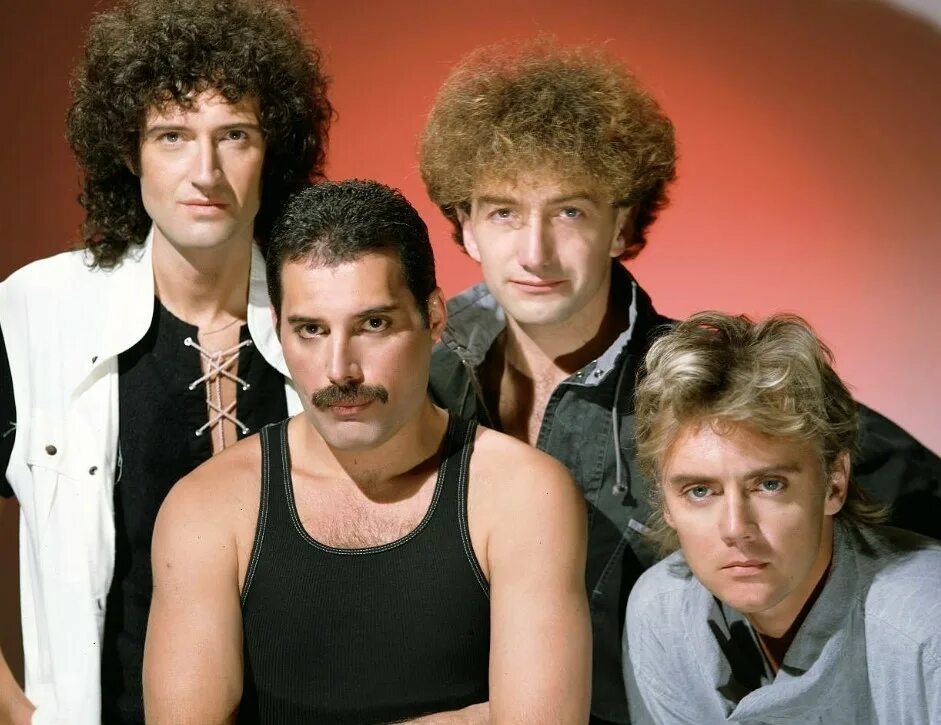 Зарубежные российские песни. Группа Queen. Участники группы Queen. Рок группа Квин. Queen в молодости.