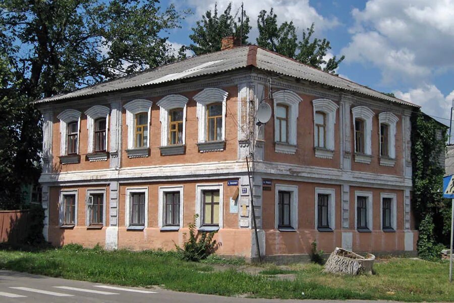 Курский краеведческий музей. Шелехов рыльск памятник. Рыльский краеведческий музей экспонаты музея. Улица дзержинского рыльск. Музей истории рыльского авиаколледжа.