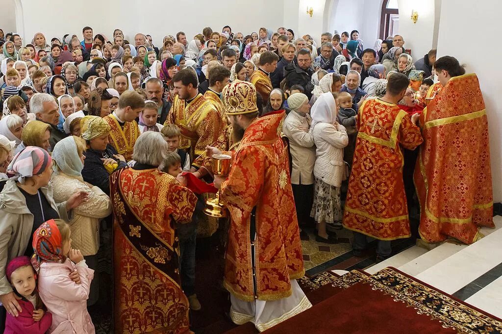 храм святой татьяны в москве в люблино. храм мученицы татианы в люблино духовенство. храм мученицы татианы в люблино. настоятель храма татьяны в люблино. служба в храме татьяны.