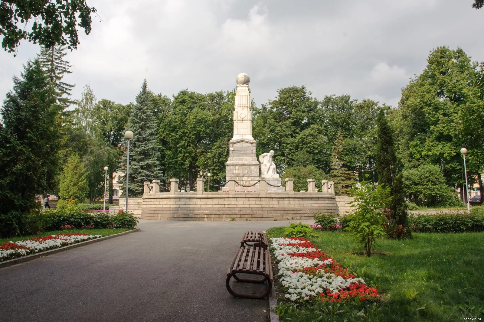 Парк ленина уфа. Сквер Ленина Уфа. Памятник Ленину в Уфе в сквере Ленина. Памятник Ленину в сквере Ленина.