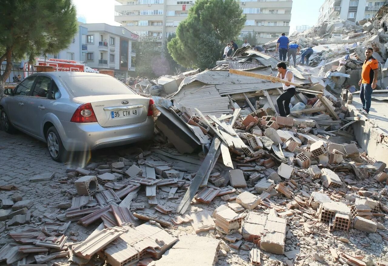 Землетрясение в измире. Землетрясение в Турции фото.