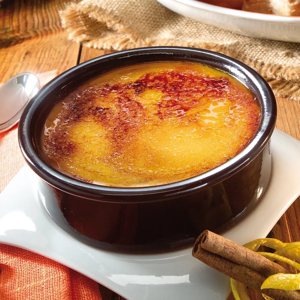 Испанский десерт крем Каталана. Crema Catalana десерт. Мороженое крем Каталана. Menorquina мороженое. Крем каталана