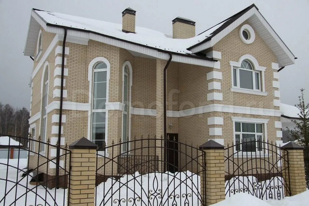 Облицовочный кирпич терекс слоновая кость. Маркинский кирпич светло-бежевый риф. Кирпич terex слоновая кость. Терекс слоновая кость дом. Дом кремового цвета.