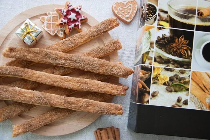 Жареные гренки. Квадратики с корицей. Хлопья сини минис. Cini minis безбашенные квадры с корицей. Готовый завтрак с корицей.