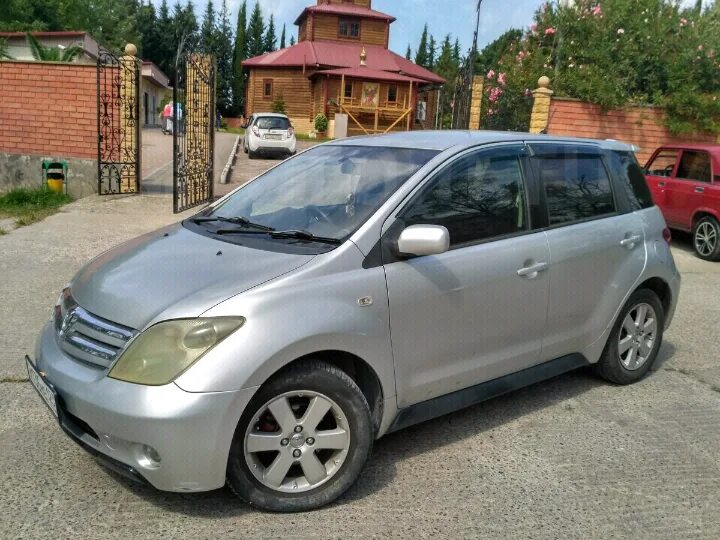 Ist 1 s. Ist 1 s. Ist 2002. Toyota ist белая. тойота ист 2002 серебристая.