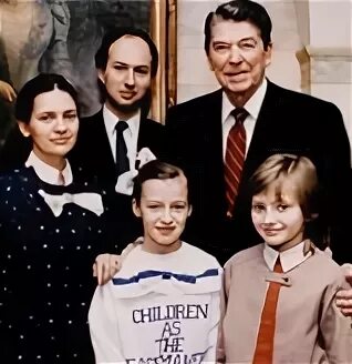 Кати 1986. Катя Лычева и Рональд Рейган. Катя лычёва. Саманта Смит и Катя Лычева.