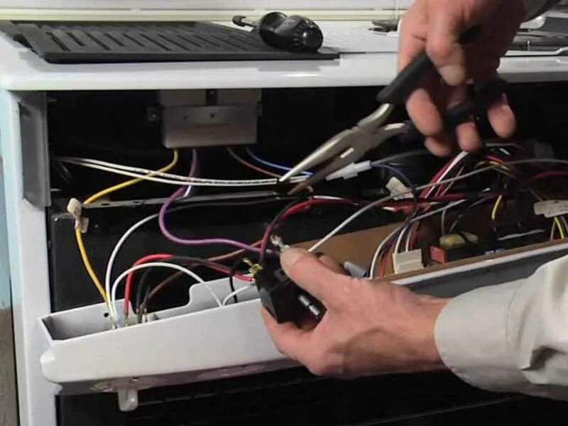 духовой шкаф с плитой. поломки духовых шкафов. мастер по ремонту духовых шкафов. духовой шкаф. демонтаж варочной панели.