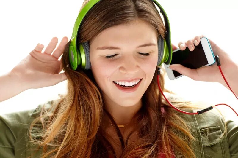 They listening to music now. Наушники с улыбкой. Наушники ХЕДШОТ. Listen to the Music. Listening.