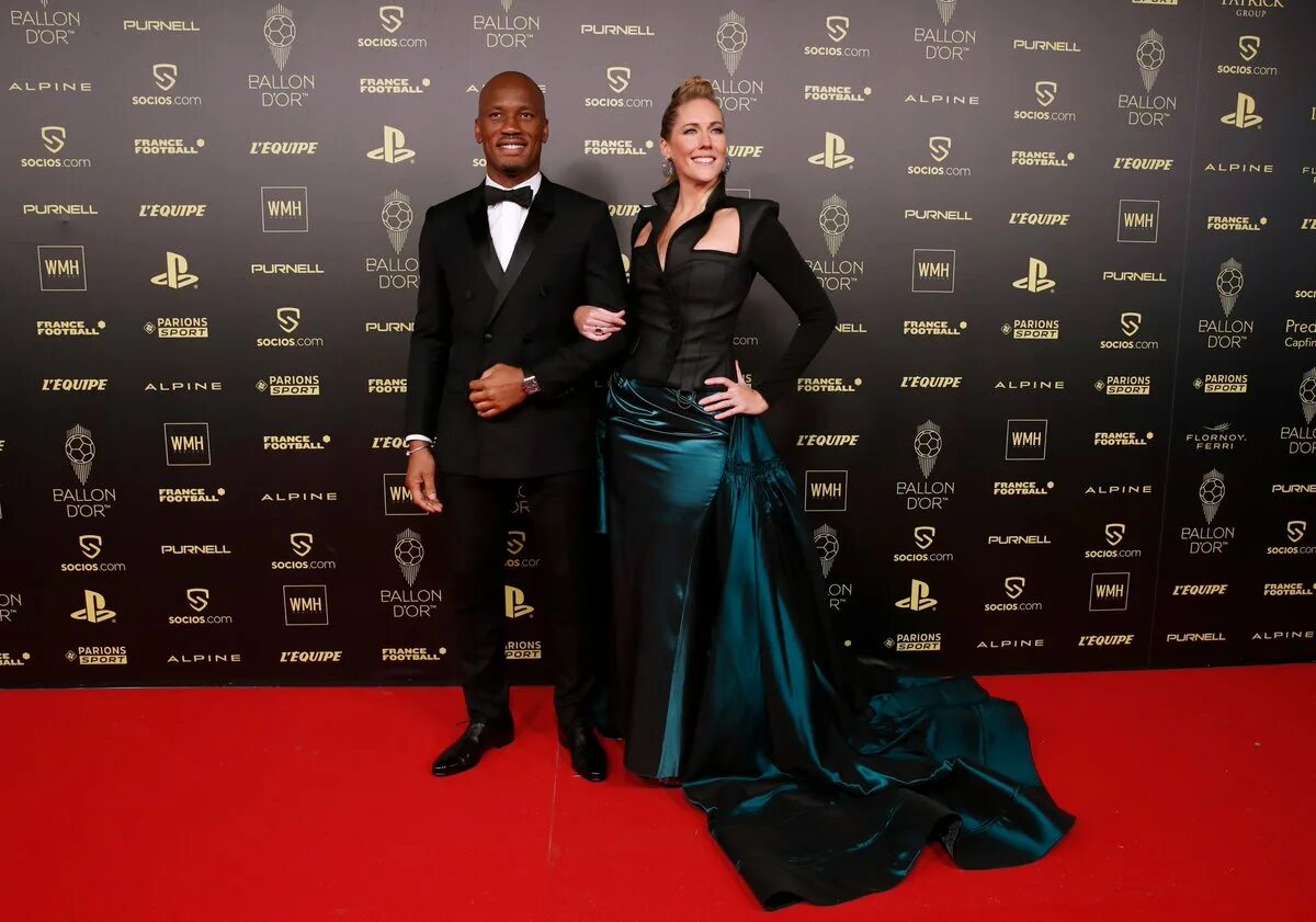 Церемония золотого мяча 2021 Месси. Церемония Ballon dor 2021 Red Carpet. Церемония награждения золотого мяча 2021. Месси на вручении золотого мяча.