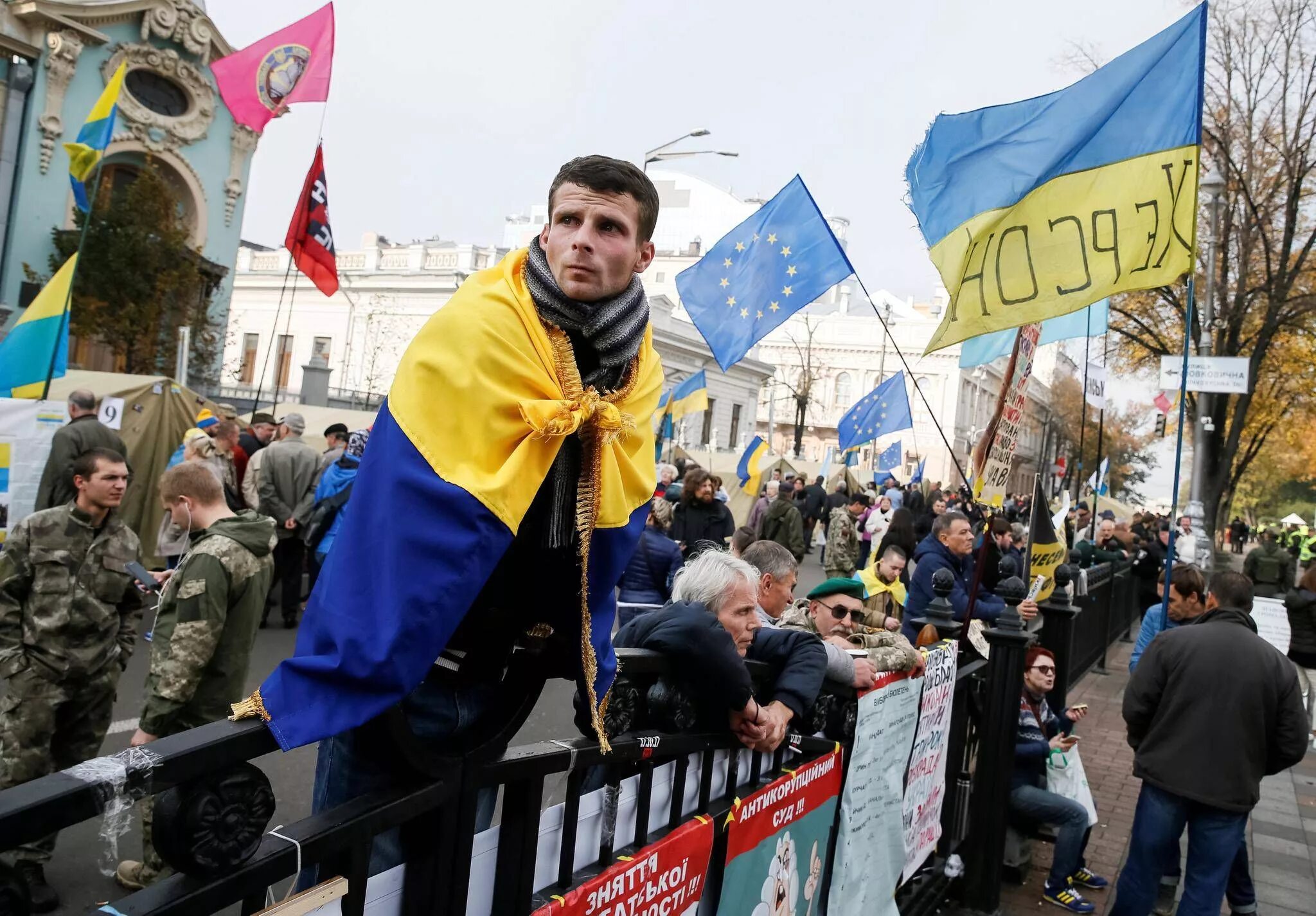 Митинг украинцев. Киев хохол. Украинцы митинг. Украинцы в Киеве. Протестующие украинцы.