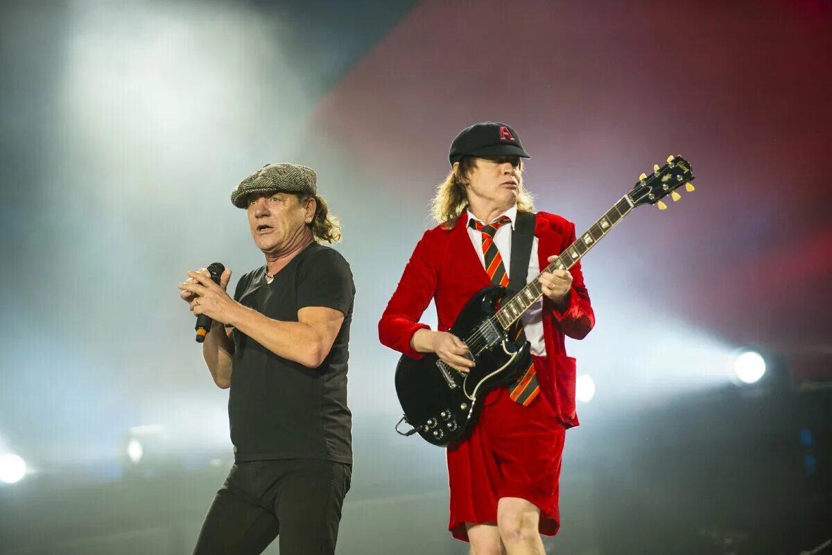 Что такое ac dc. AC/DC группа. Рок группа Эйси ДИСИ. AC/DC группа 2019. Солист группы ИСИ ДИСИ.