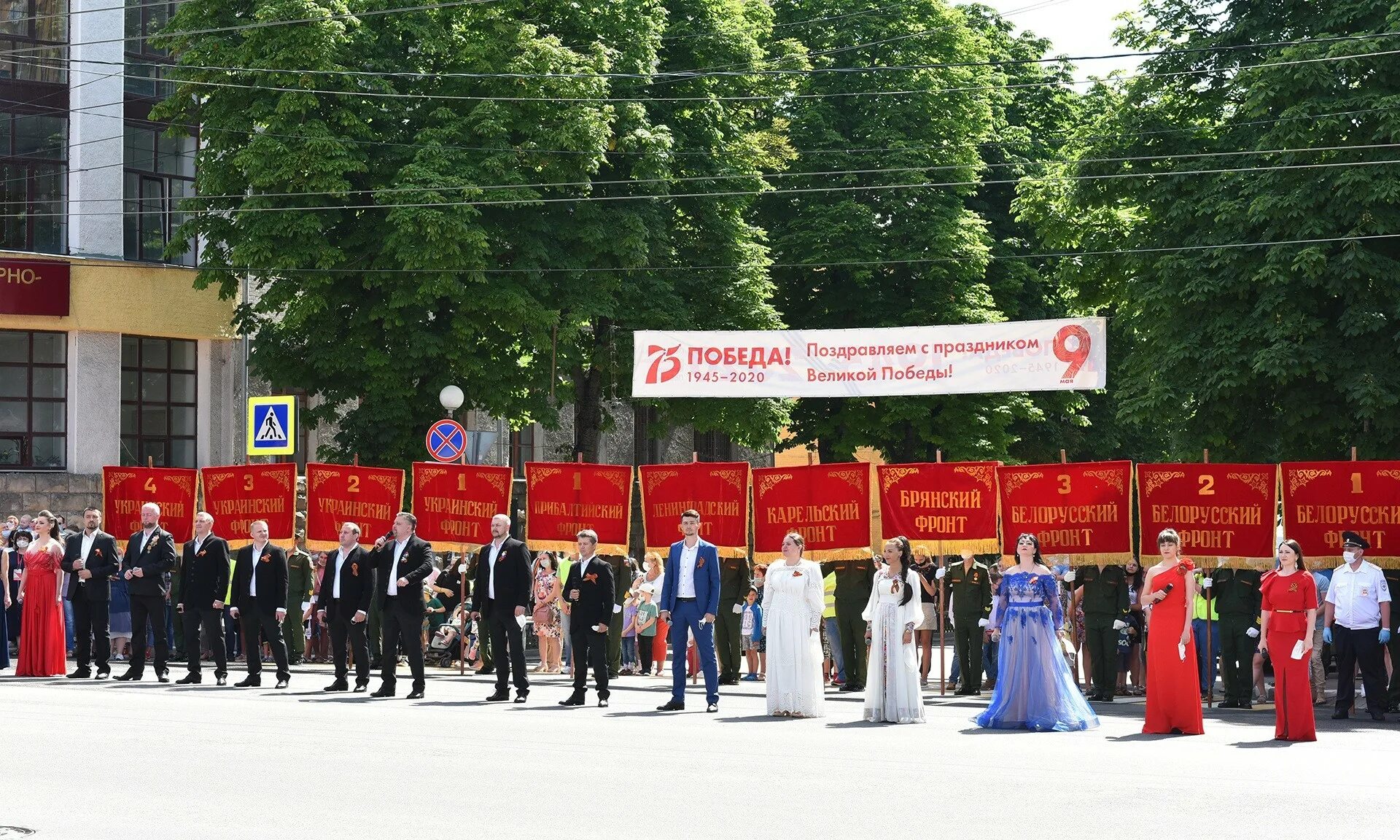 парад областей. командующий парадом 9 мая белогорск амурской области. военный парад. парад областей. парад победы в белогорске амурской области.
