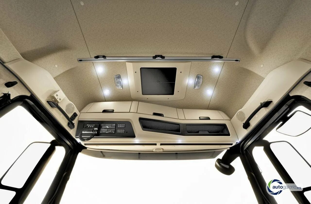 Mercedes actros 2641 кабина. 737 кабина overhead panel. Актрос мп2 2003г кабина. Mercedes-benz actros салон. Кабины верхняя.