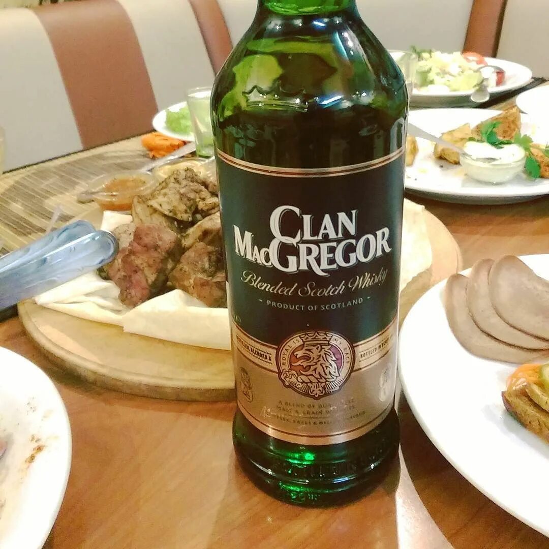 Виски clan macgregor. Clan MACGREGOR Scotch. Виски шотландский клан МАКГРЕГОР. Ром клан МАКГРЕГОР. Виски Clan MACGREGOR 0.5.