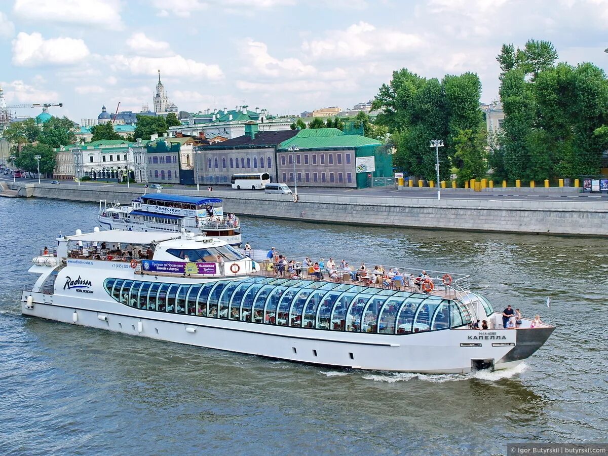 Рэдиссон прогулки по москве реке. Рэдиссон теплоход москва. корабль ресторан на москве реке рэдиссон. речные прогулки москва рэдиссон. теплоход москва река рэдиссон.