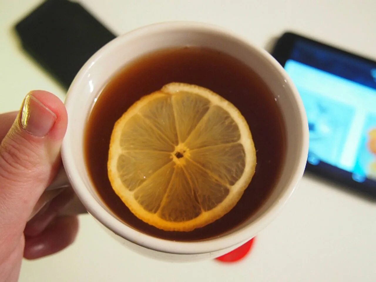 Напиток черный чай kangshifu 500мл. Лимон чой. Fuse tea 0. Черный чай с лимоном. Чай с кусочком сахара.