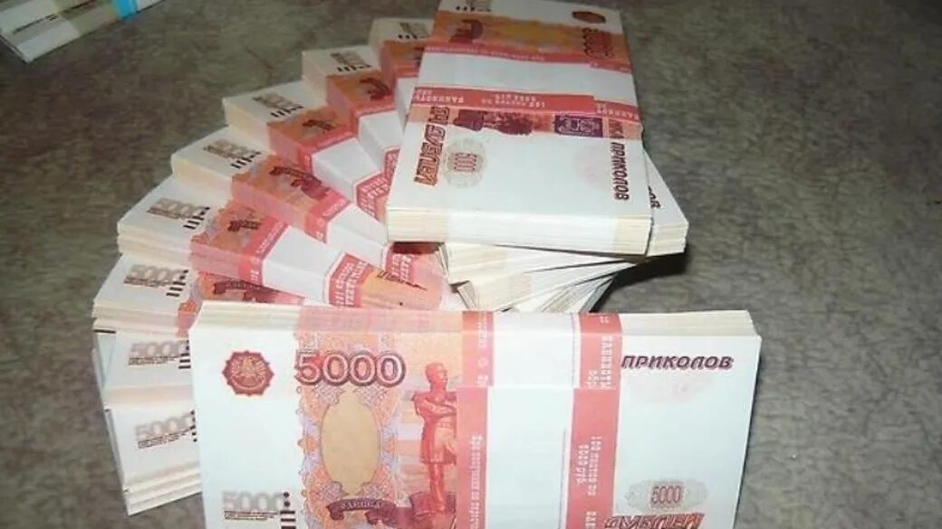 Купюры пачкой я еду. Пачка денег. Большие деньги пачками. Пачка денег 5000 рублей. 5000 Рублей пачка.