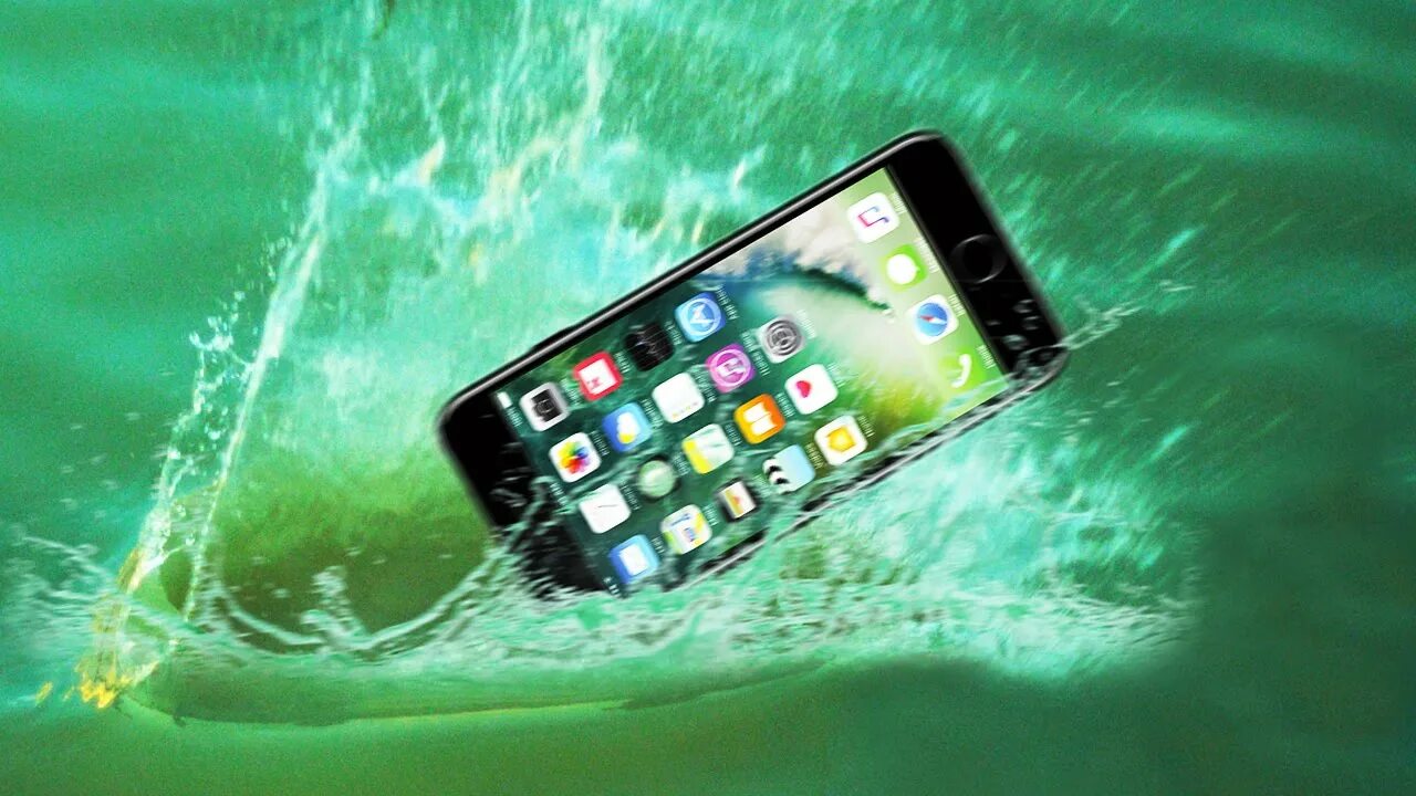 Айфон 7 вода. Айфон 7 водостойкий. Iphone Water. Водонепроницаемость айфон 13. Айфон в воде.