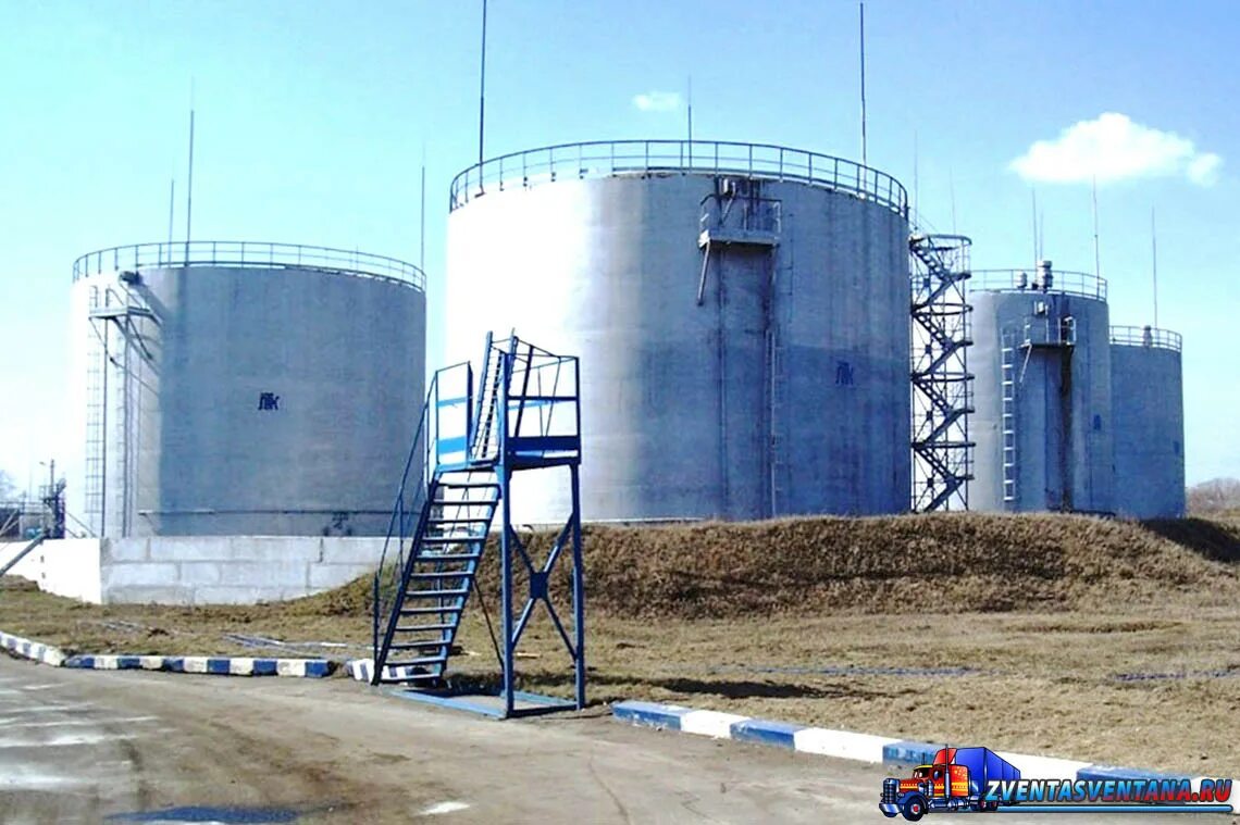 склад нефти нефтепродуктов резервуарный парк. резервуарный парк склада гсм. резервуары для хранения нефти. цистерны для хранения нефтепродуктов. резервуарный парк ктк новороссийск.