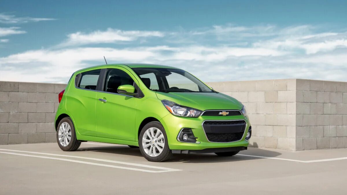 Spark models. Chevrolet spark 2025. chevrolet spark cross. спарк 2025 салатовый. шевроле женская маленькая машина.